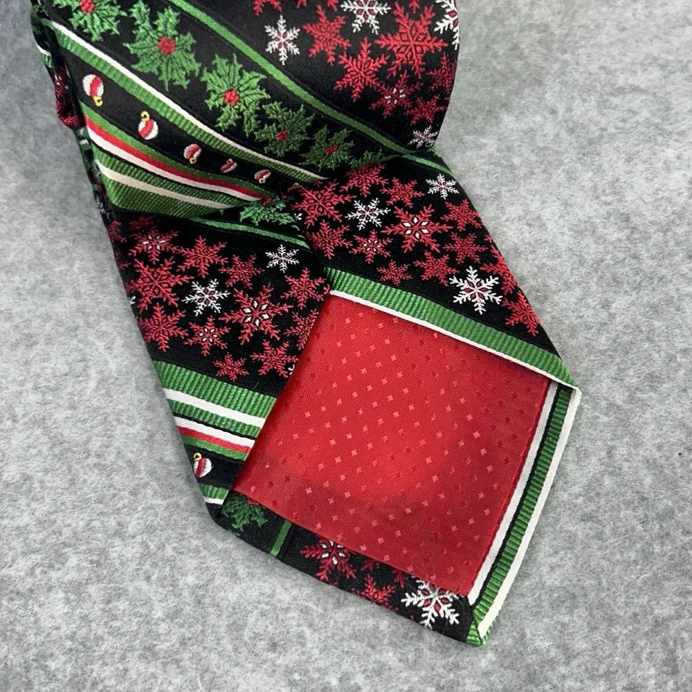 Hallmark Holiday‎ Traditions Christmas Tie Snowflakes Holly Ornaments Mens